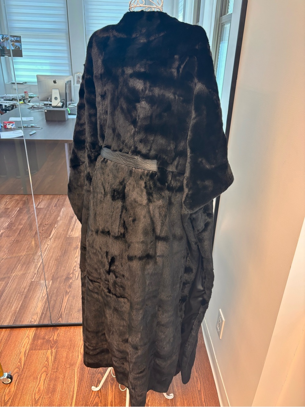 Brand New Blackglama Female Ranch Mink Opera Swing Coat – Made in Moscow, Russia - Picture 5 of 5